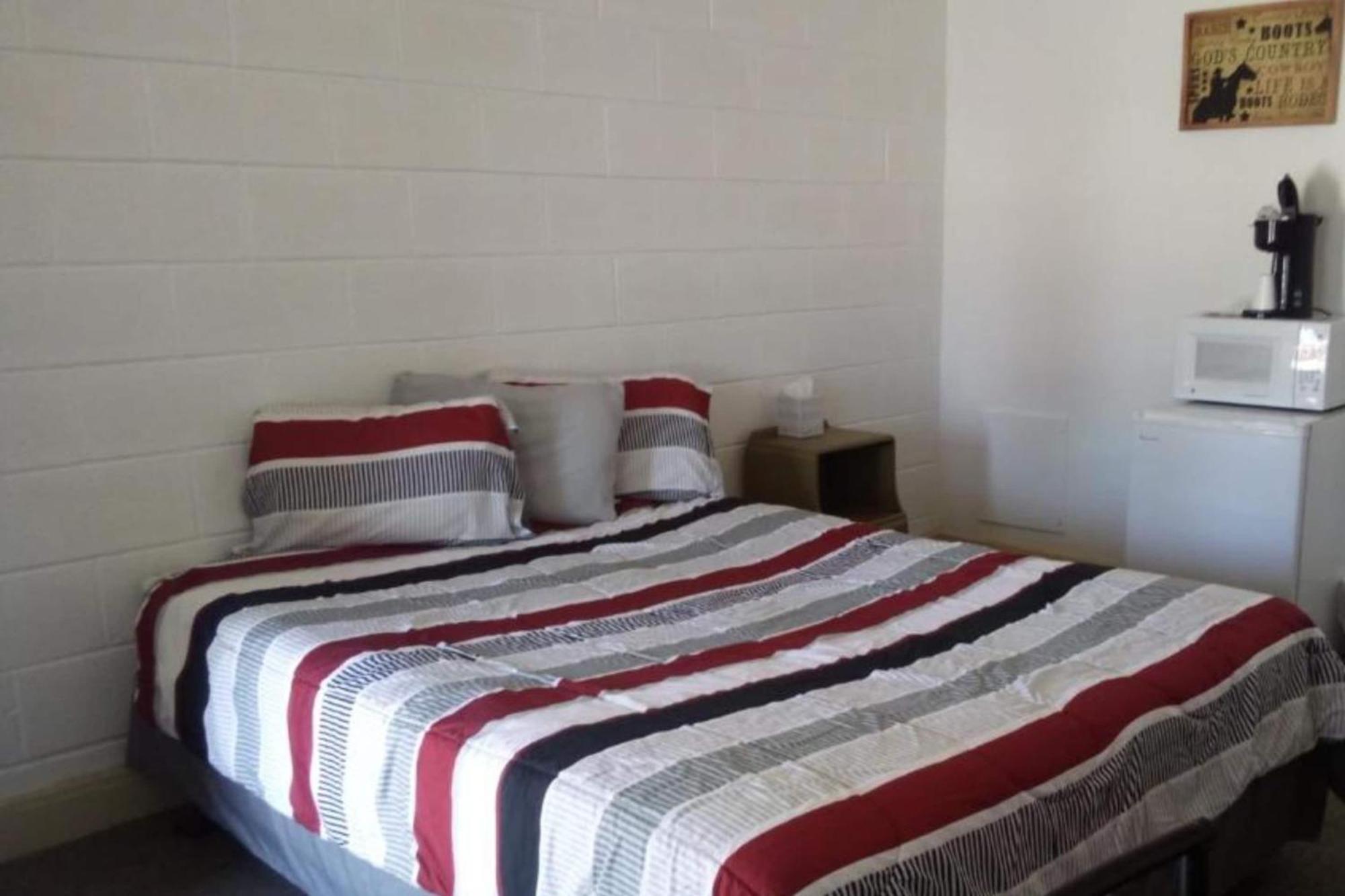 Love Hotels Murdo By Oyo On Interstate 90 エクステリア 写真